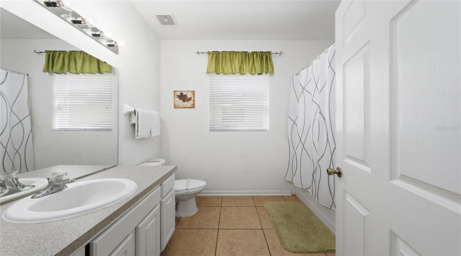 KISSIMMEE, Florida 34747, 6 Bedrooms Bedrooms, ,4 BathroomsBathrooms,Residential,For Sale,BASNETT,0,MFRO6397158