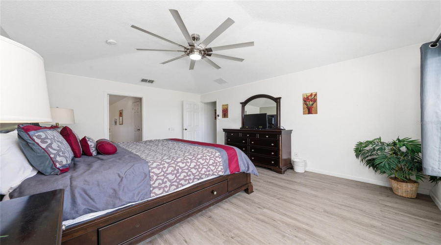 KISSIMMEE, Florida 34747, 6 Bedrooms Bedrooms, ,4 BathroomsBathrooms,Residential,For Sale,BASNETT,0,MFRO6397158