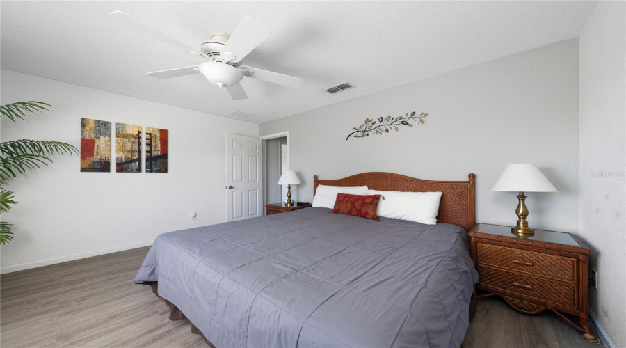 KISSIMMEE, Florida 34747, 6 Bedrooms Bedrooms, ,4 BathroomsBathrooms,Residential,For Sale,BASNETT,0,MFRO6397158