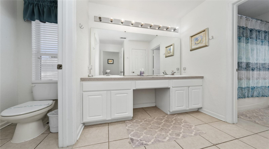 KISSIMMEE, Florida 34747, 6 Bedrooms Bedrooms, ,4 BathroomsBathrooms,Residential,For Sale,BASNETT,0,MFRO6397158