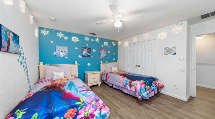 KISSIMMEE, Florida 34747, 6 Bedrooms Bedrooms, ,4 BathroomsBathrooms,Residential,For Sale,BASNETT,0,MFRO6397158