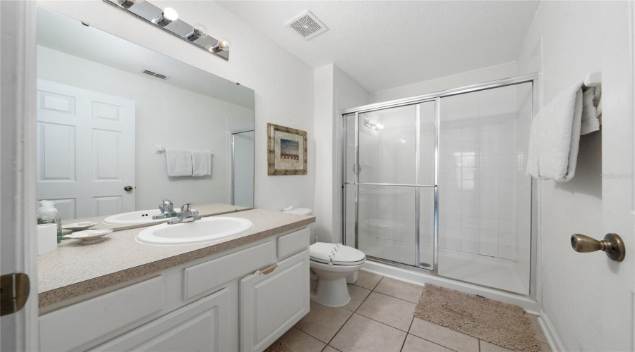 KISSIMMEE, Florida 34747, 6 Bedrooms Bedrooms, ,4 BathroomsBathrooms,Residential,For Sale,BASNETT,0,MFRO6397158
