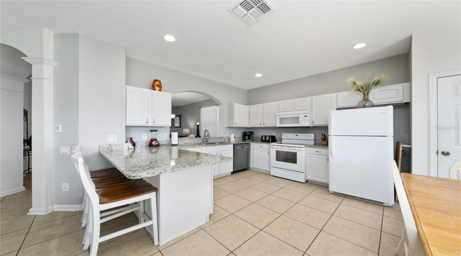 KISSIMMEE, Florida 34747, 6 Bedrooms Bedrooms, ,4 BathroomsBathrooms,Residential,For Sale,BASNETT,0,MFRO6397158