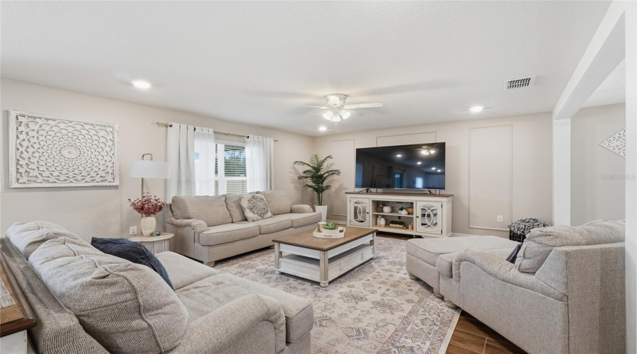 DAVENPORT, Florida 33896, 5 Bedrooms Bedrooms, ,3 BathroomsBathrooms,Residential,For Sale,AUGUSTUS,0,MFRS5149043