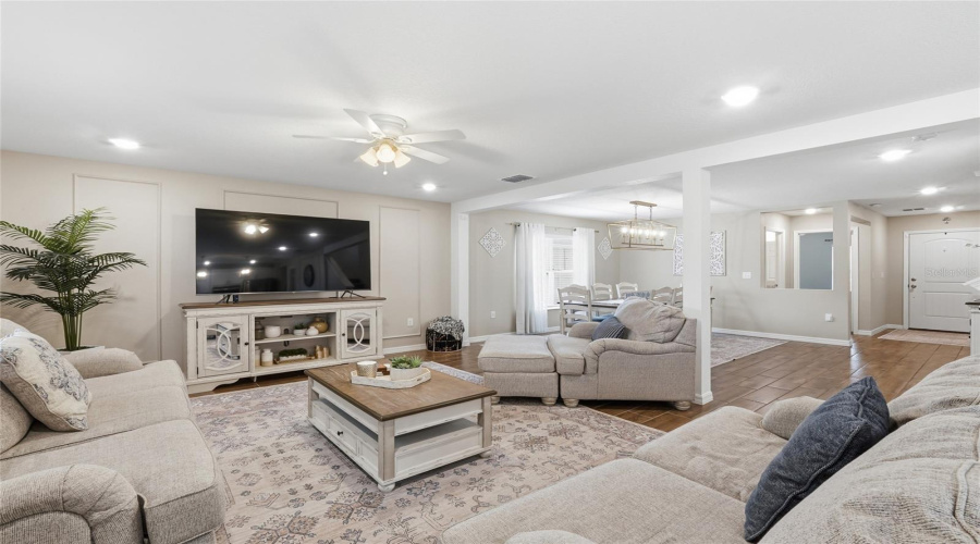 DAVENPORT, Florida 33896, 5 Bedrooms Bedrooms, ,3 BathroomsBathrooms,Residential,For Sale,AUGUSTUS,0,MFRS5149043