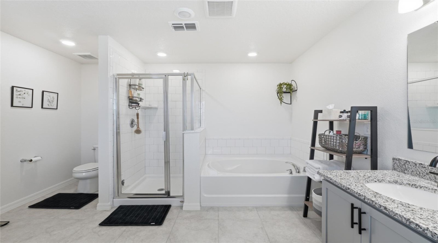 DAVENPORT, Florida 33896, 5 Bedrooms Bedrooms, ,3 BathroomsBathrooms,Residential,For Sale,AUGUSTUS,0,MFRS5149043