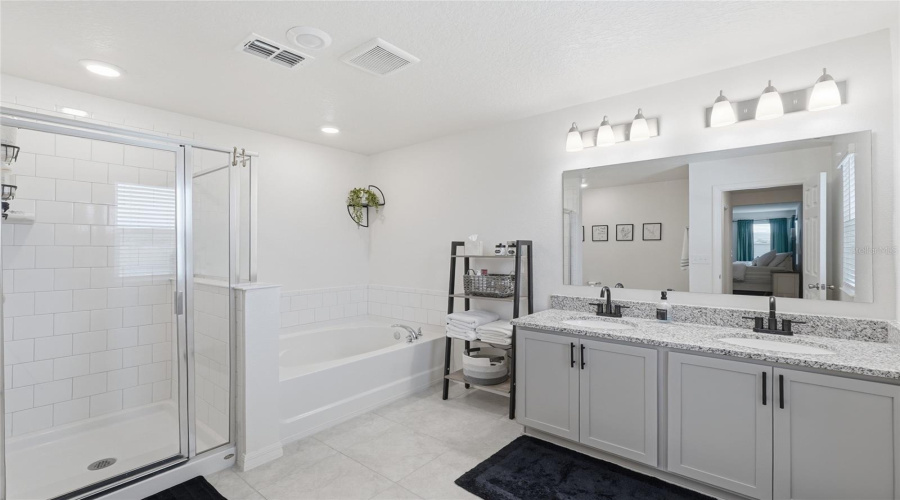 DAVENPORT, Florida 33896, 5 Bedrooms Bedrooms, ,3 BathroomsBathrooms,Residential,For Sale,AUGUSTUS,0,MFRS5149043