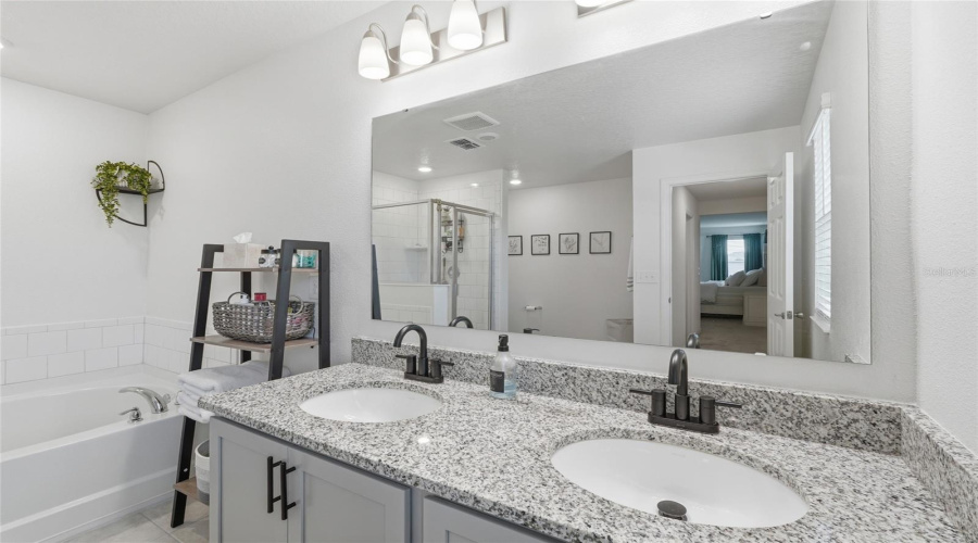 DAVENPORT, Florida 33896, 5 Bedrooms Bedrooms, ,3 BathroomsBathrooms,Residential,For Sale,AUGUSTUS,0,MFRS5149043