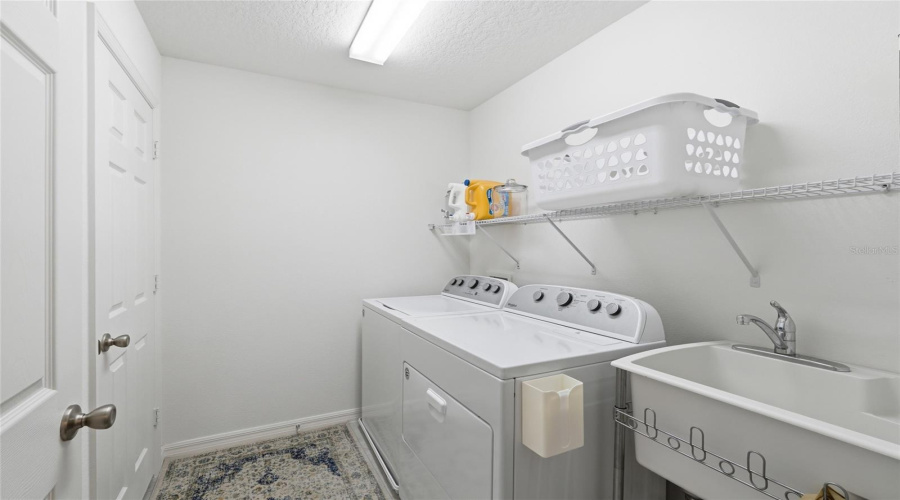DAVENPORT, Florida 33896, 5 Bedrooms Bedrooms, ,3 BathroomsBathrooms,Residential,For Sale,AUGUSTUS,0,MFRS5149043