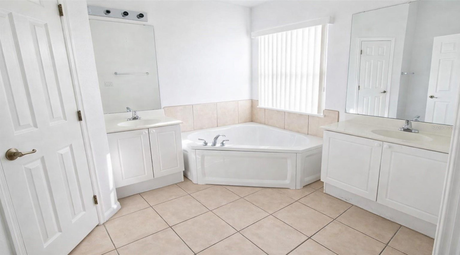 KISSIMMEE, Florida 34746, 4 Bedrooms Bedrooms, ,3 BathroomsBathrooms,Residential,For Sale,CLUB CORTILE,0,MFRS5132809