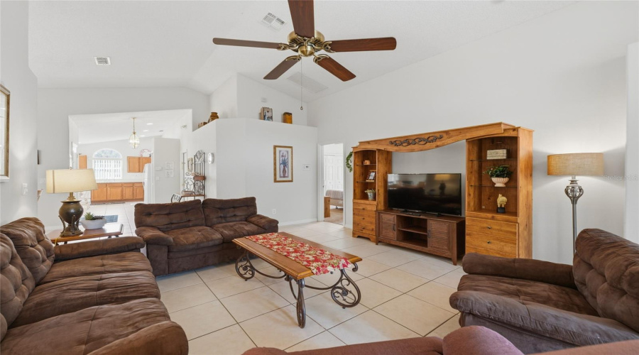 KISSIMMEE, Florida 34747, 4 Bedrooms Bedrooms, ,3 BathroomsBathrooms,Residential,For Sale,ONEIDA,0,MFRO6390689