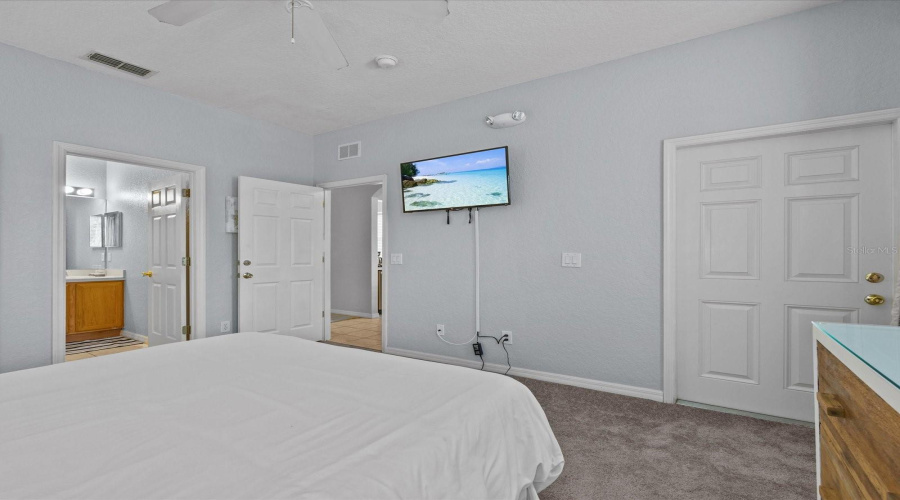 DAVENPORT, Florida 33897, 4 Bedrooms Bedrooms, ,3 BathroomsBathrooms,Residential,For Sale,MIRAMAR AVENUE,0,MFRO6404384