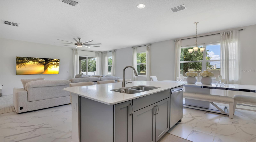DAVENPORT, Florida 33837, 4 Bedrooms Bedrooms, ,3 BathroomsBathrooms,Residential,For Sale,SAPPHIRE,0,MFRO6404268
