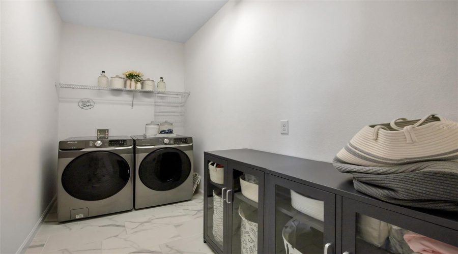 DAVENPORT, Florida 33837, 4 Bedrooms Bedrooms, ,3 BathroomsBathrooms,Residential,For Sale,SAPPHIRE,0,MFRO6404268