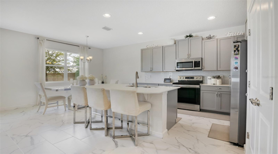 DAVENPORT, Florida 33837, 4 Bedrooms Bedrooms, ,3 BathroomsBathrooms,Residential,For Sale,SAPPHIRE,0,MFRO6404268