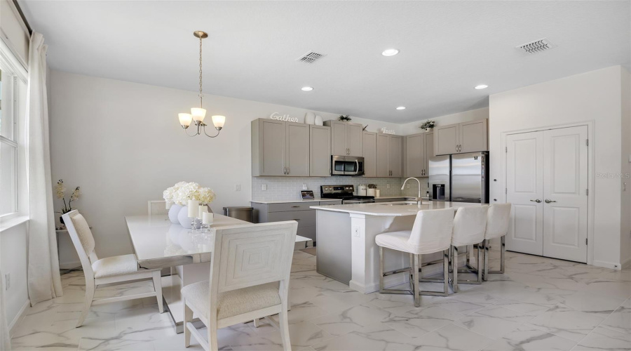 DAVENPORT, Florida 33837, 4 Bedrooms Bedrooms, ,3 BathroomsBathrooms,Residential,For Sale,SAPPHIRE,0,MFRO6404268