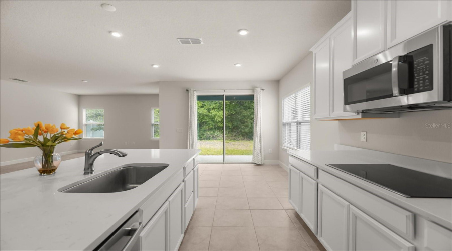 DAVENPORT, Florida 33896, 3 Bedrooms Bedrooms, ,2 BathroomsBathrooms,Residential,For Sale,SIESTA VISTA,0,MFRS5148568