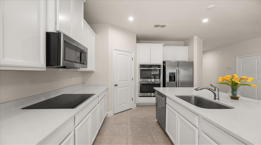 DAVENPORT, Florida 33896, 3 Bedrooms Bedrooms, ,2 BathroomsBathrooms,Residential,For Sale,SIESTA VISTA,0,MFRS5148568
