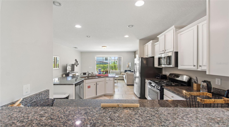DAVENPORT, Florida 33837, 5 Bedrooms Bedrooms, ,4 BathroomsBathrooms,Residential,For Sale,OAKBOURNE,0,MFRO6404308