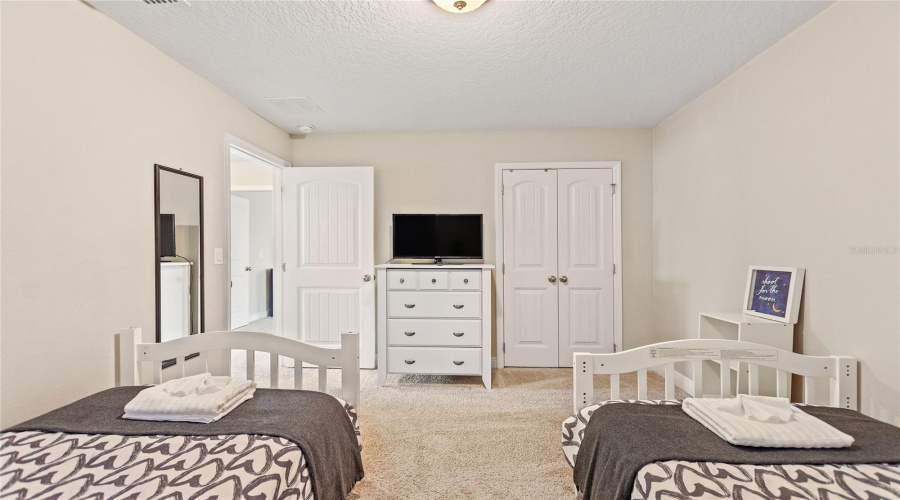 DAVENPORT, Florida 33837, 5 Bedrooms Bedrooms, ,4 BathroomsBathrooms,Residential,For Sale,OAKBOURNE,0,MFRO6404308