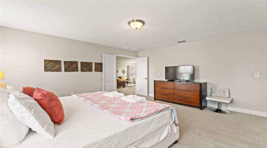 DAVENPORT, Florida 33837, 5 Bedrooms Bedrooms, ,4 BathroomsBathrooms,Residential,For Sale,OAKBOURNE,0,MFRO6404308