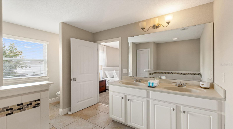 DAVENPORT, Florida 33837, 5 Bedrooms Bedrooms, ,4 BathroomsBathrooms,Residential,For Sale,OAKBOURNE,0,MFRO6404308
