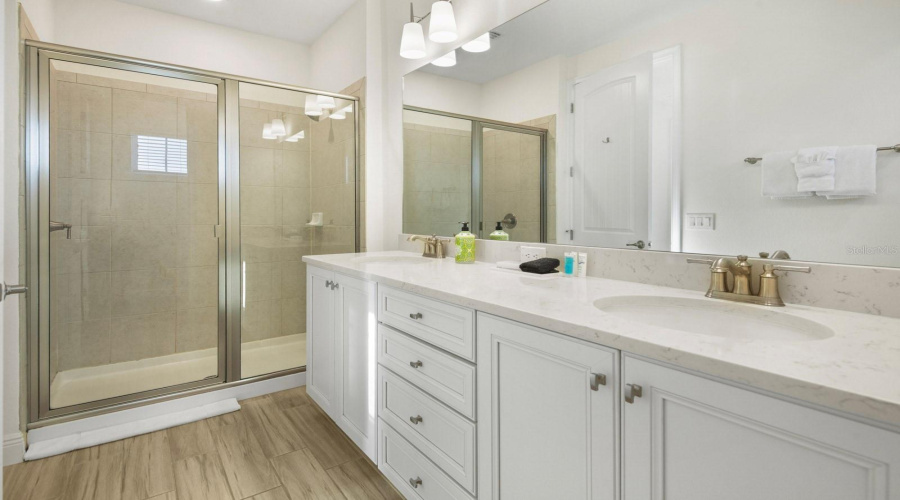 KISSIMMEE, Florida 34747, 4 Bedrooms Bedrooms, ,4 BathroomsBathrooms,Residential,For Sale,LOST SHAKER,0,MFRO6404095