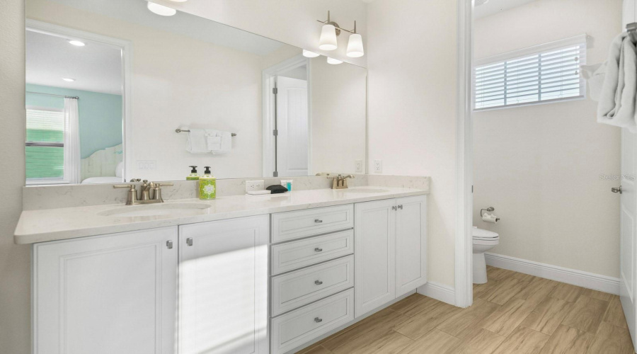 KISSIMMEE, Florida 34747, 4 Bedrooms Bedrooms, ,4 BathroomsBathrooms,Residential,For Sale,LOST SHAKER,0,MFRO6404095