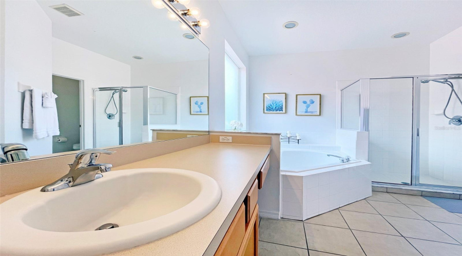 KISSIMMEE, Florida 34746, 6 Bedrooms Bedrooms, ,5 BathroomsBathrooms,Residential,For Sale,MADIERA BEACH,0,MFRS5149098