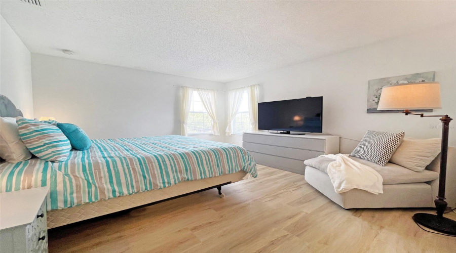 KISSIMMEE, Florida 34746, 6 Bedrooms Bedrooms, ,5 BathroomsBathrooms,Residential,For Sale,MADIERA BEACH,0,MFRS5149098