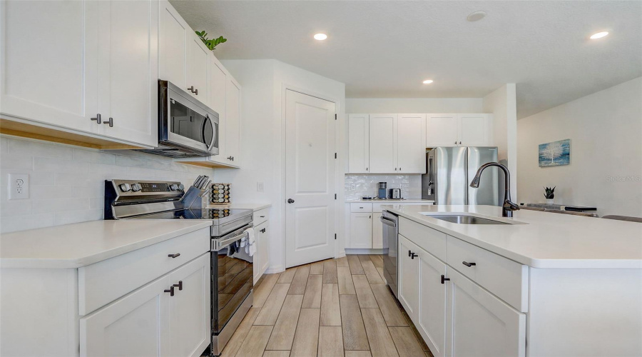 DAVENPORT, Florida 33896, 5 Bedrooms Bedrooms, ,4 BathroomsBathrooms,Residential,For Sale,DERWENT,0,MFRO6403200