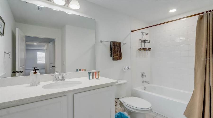 DAVENPORT, Florida 33896, 5 Bedrooms Bedrooms, ,4 BathroomsBathrooms,Residential,For Sale,DERWENT,0,MFRO6403200