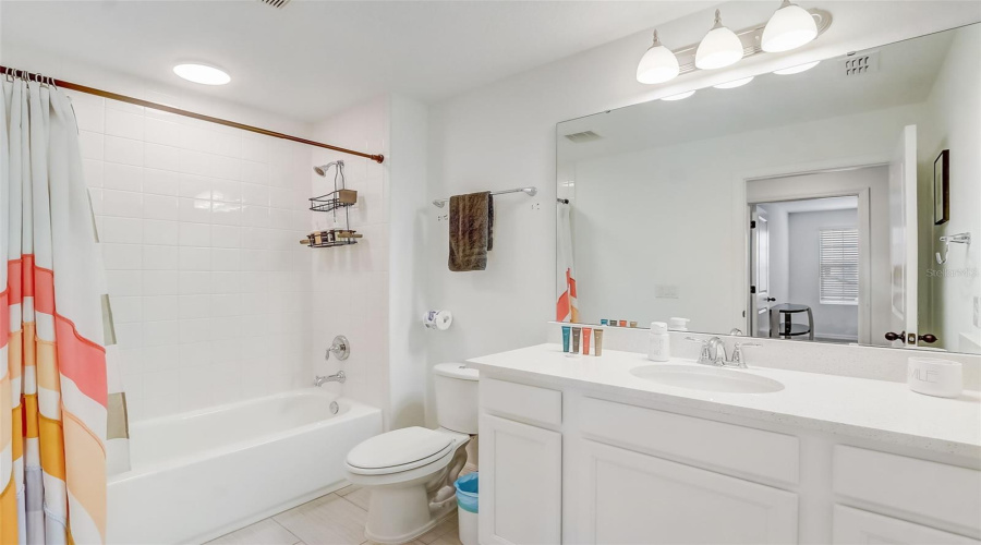 DAVENPORT, Florida 33896, 5 Bedrooms Bedrooms, ,4 BathroomsBathrooms,Residential,For Sale,DERWENT,0,MFRO6403200