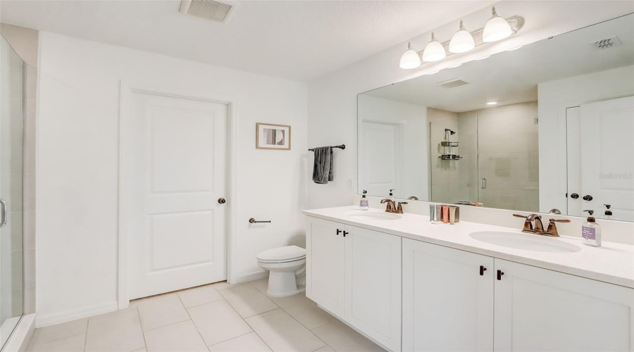 DAVENPORT, Florida 33896, 5 Bedrooms Bedrooms, ,4 BathroomsBathrooms,Residential,For Sale,DERWENT,0,MFRO6403200