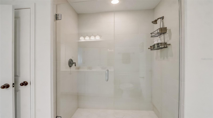 DAVENPORT, Florida 33896, 5 Bedrooms Bedrooms, ,4 BathroomsBathrooms,Residential,For Sale,DERWENT,0,MFRO6403200