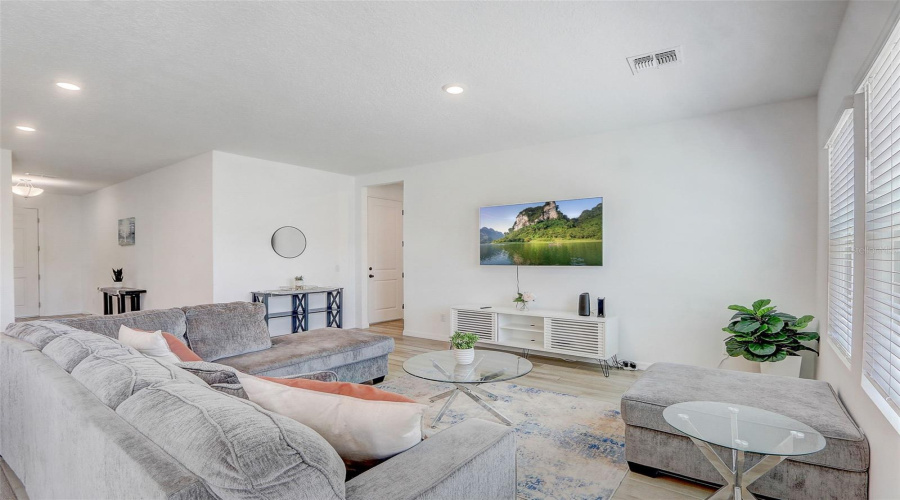 DAVENPORT, Florida 33896, 5 Bedrooms Bedrooms, ,4 BathroomsBathrooms,Residential,For Sale,DERWENT,0,MFRO6403200