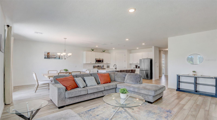 DAVENPORT, Florida 33896, 5 Bedrooms Bedrooms, ,4 BathroomsBathrooms,Residential,For Sale,DERWENT,0,MFRO6403200