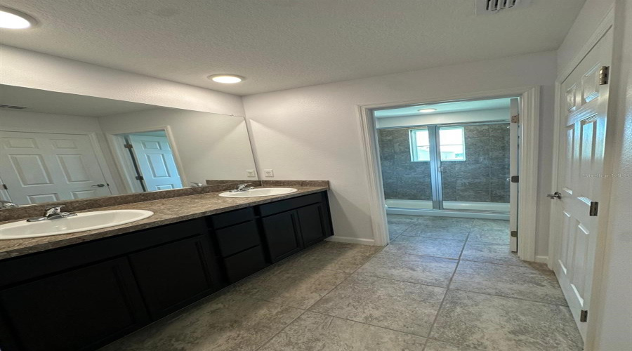 DAVENPORT, Florida 33837, 4 Bedrooms Bedrooms, ,2 BathroomsBathrooms,Residential,For Sale,HOLLY VILLAGE,0,MFRO6402277
