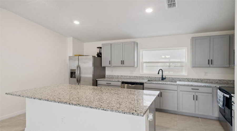 DAVENPORT, Florida 33897, 3 Bedrooms Bedrooms, ,2 BathroomsBathrooms,Residential,For Sale,PAPAYA,0,MFRO6403216