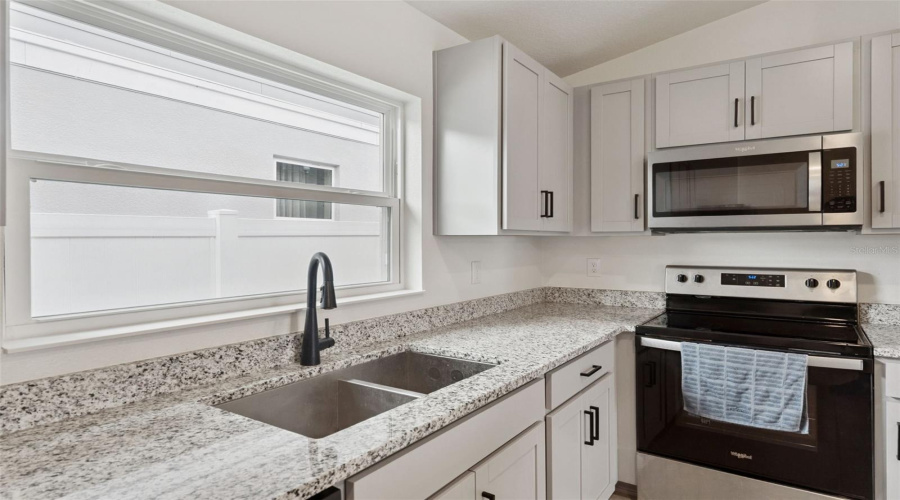 DAVENPORT, Florida 33897, 3 Bedrooms Bedrooms, ,2 BathroomsBathrooms,Residential,For Sale,PAPAYA,0,MFRO6403216