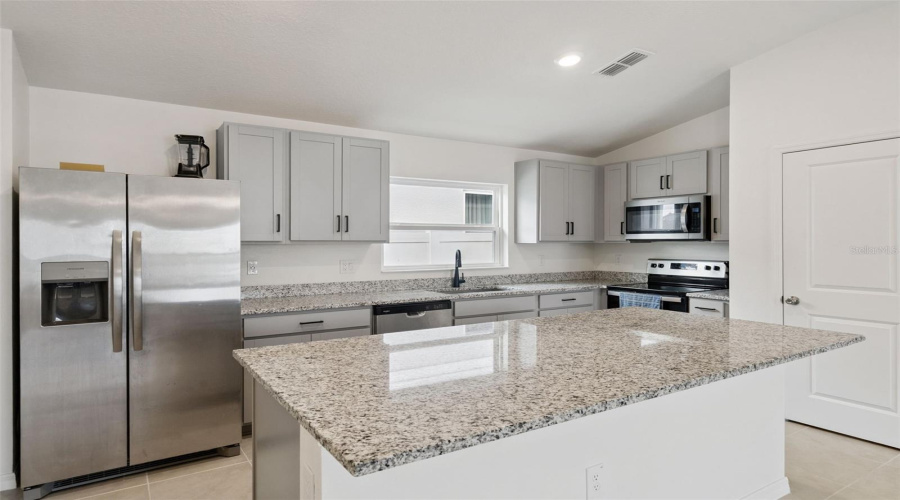 DAVENPORT, Florida 33897, 3 Bedrooms Bedrooms, ,2 BathroomsBathrooms,Residential,For Sale,PAPAYA,0,MFRO6403216