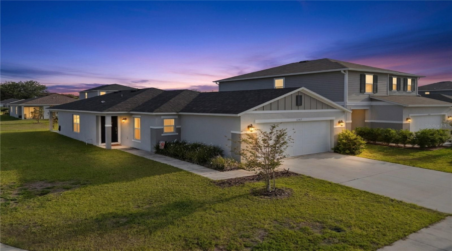 DAVENPORT, Florida 33897, 3 Bedrooms Bedrooms, ,2 BathroomsBathrooms,Residential,For Sale,PAPAYA,0,MFRO6403216
