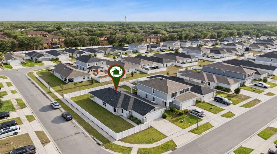 VIRTUALLY STAGED PRIVACY FENCE