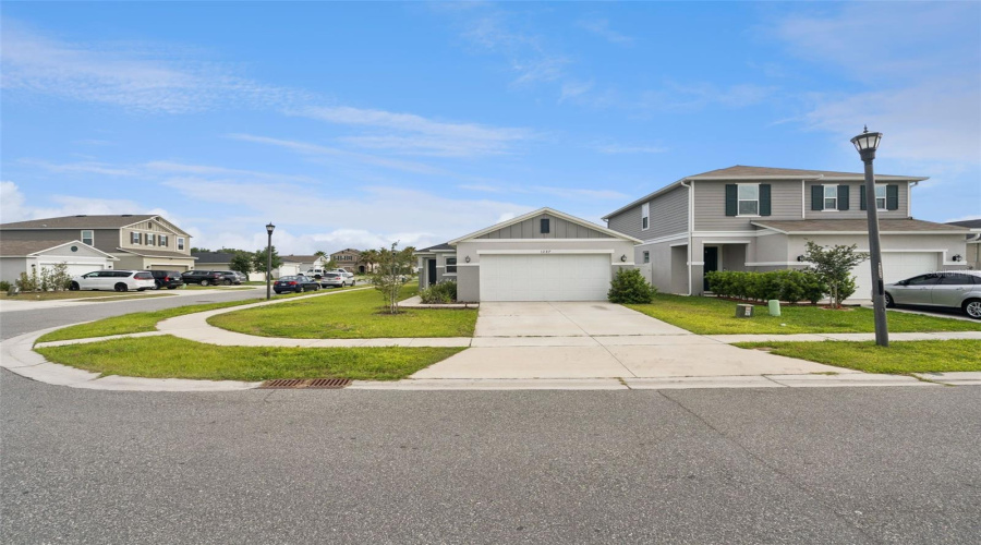 DAVENPORT, Florida 33897, 3 Bedrooms Bedrooms, ,2 BathroomsBathrooms,Residential,For Sale,PAPAYA,0,MFRO6403216