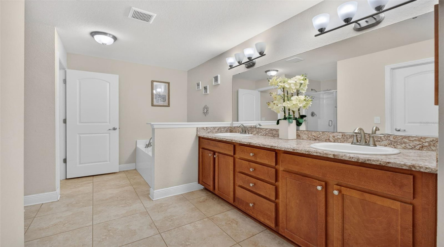 DAVENPORT, Florida 33837, 4 Bedrooms Bedrooms, ,3 BathroomsBathrooms,Residential,For Sale,BUCHANNAN,0,MFRO6362369