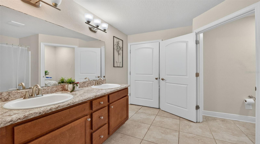 DAVENPORT, Florida 33837, 4 Bedrooms Bedrooms, ,3 BathroomsBathrooms,Residential,For Sale,BUCHANNAN,0,MFRO6362369