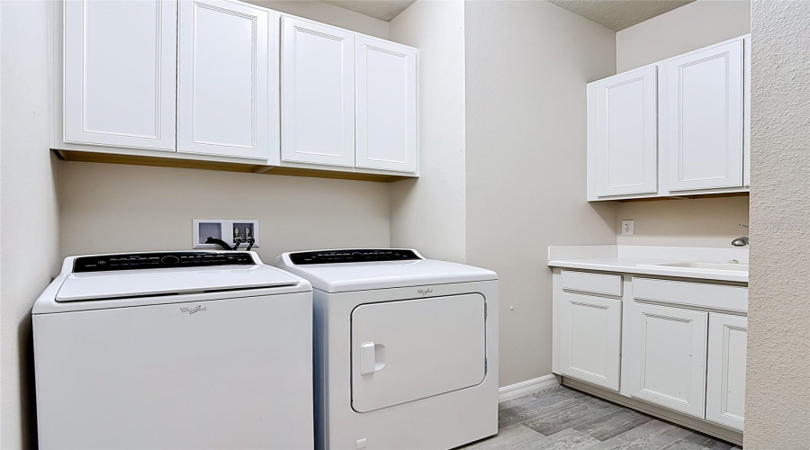 DAVENPORT, Florida 33837, 3 Bedrooms Bedrooms, ,2 BathroomsBathrooms,Residential,For Sale,MONTORO,0,MFRO6403550