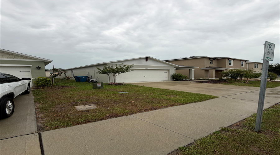 DAVENPORT, Florida 33837, 3 Bedrooms Bedrooms, ,2 BathroomsBathrooms,Residential,For Sale,BERRY,0,MFRS5149178