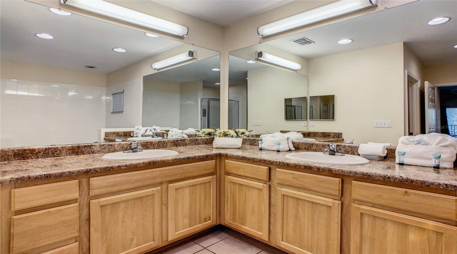 KISSIMMEE, Florida 34747, 3 Bedrooms Bedrooms, ,2 BathroomsBathrooms,Residential,For Sale,TREASURE TROVE,0,MFRO6304247