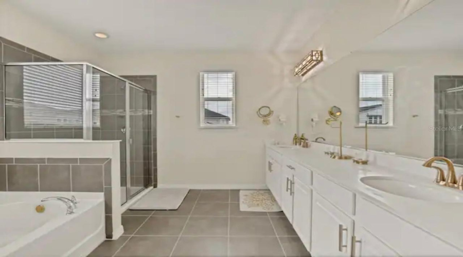 KISSIMMEE, Florida 34747, 6 Bedrooms Bedrooms, ,5 BathroomsBathrooms,Residential,For Sale,SAWYER PALM,0,MFRO6381814